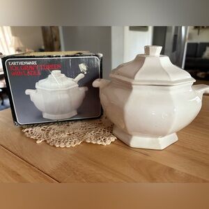 Earthenware Gravy Tureen with Ladle